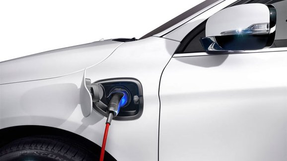Volvo slibuje polovinu všech aut čistě elektrických. Už za pár let!