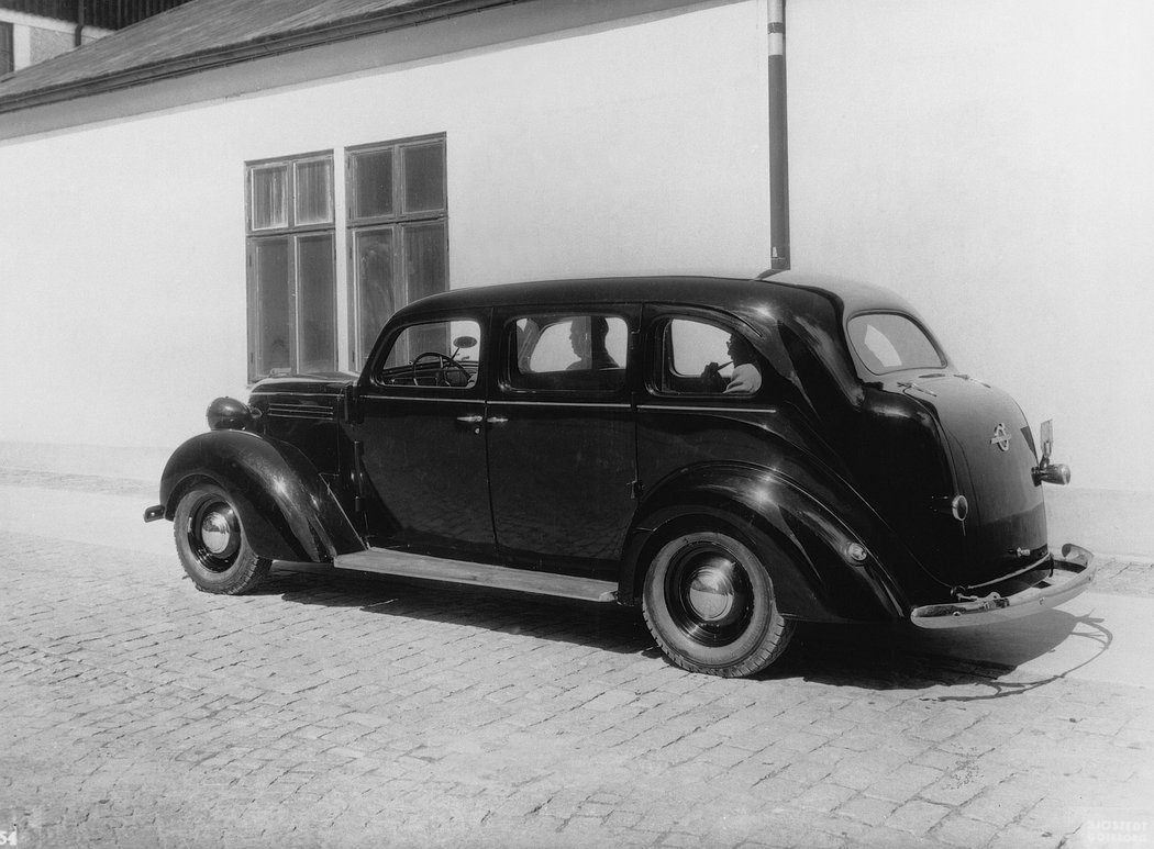 1938 Volvo PV800