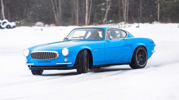 Moderní Volvo P1800 není jen hezké na pohled, má i úžasný zvuk