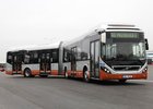 Praha otestuje hybridní autobus Volvo 7900 LAH