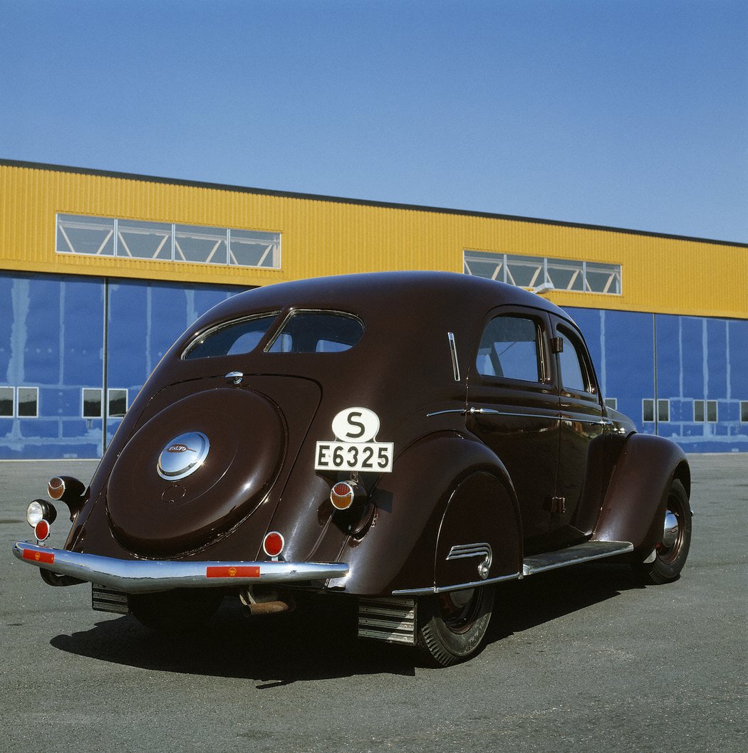 Volvo PV 36