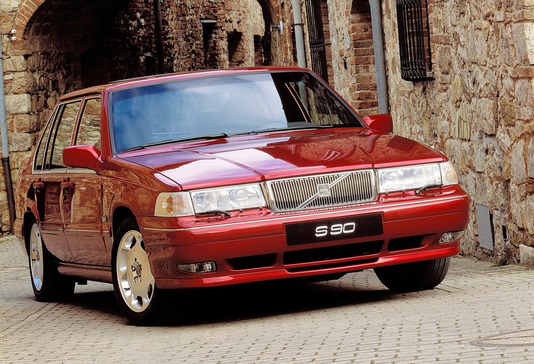 Volvo S90 (1996)