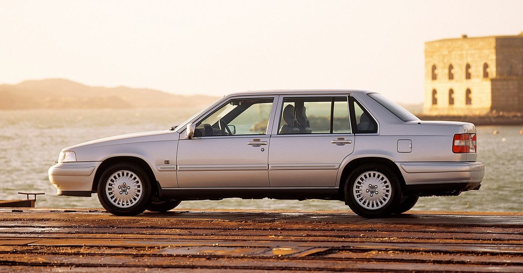 Volvo S90 (1996)