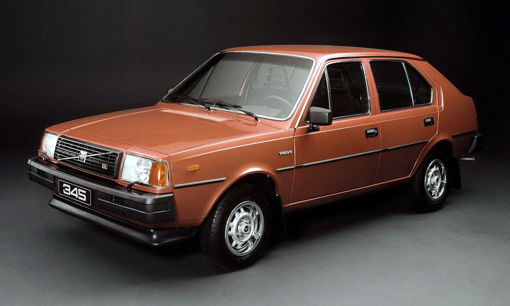 V srpnu 1979 byl jako model 1980 představen pětidveřový hatchback Volvo 345.