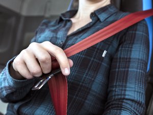 Bezpečnostní pás s infravlákny odhalí, zda je řidič skutečně připoutaný