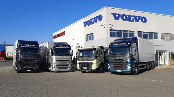 Loňské novinky Volvo Trucks FM, FMX, FH a FH 16 jsme projeli poprvé po českých silnicích