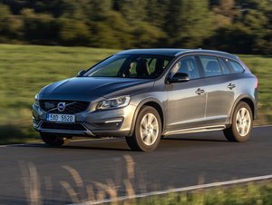 Ojeté Volvo V60 (2010–2018): Šmrncovní odklon od tradice