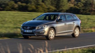 Ojeté Volvo V60 (2010–2018): Šmrncovní odklon od tradice Ojeté Volvo V60 (2010–2018): Šmrncovní odklon od tradice