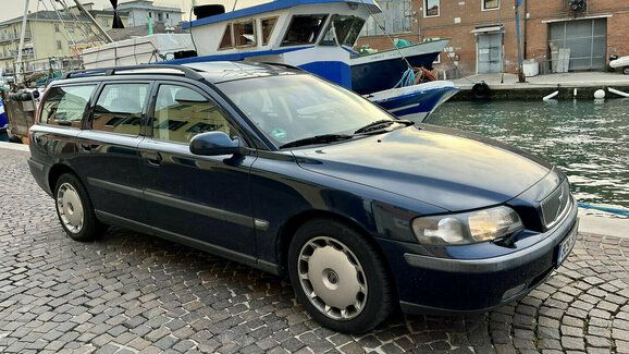 Luxusním kombi za 34.000 Kč k moři? No problemo! Kupujeme Volvo V70 II