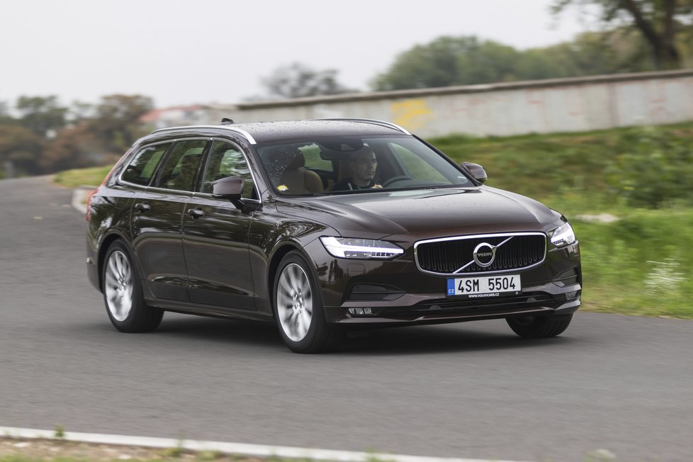 Volvo V90 T4 FWD Drive-E Momentum: Volvo jako řemen