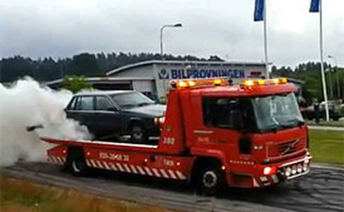 Video: Burnout na ploše odtahovky