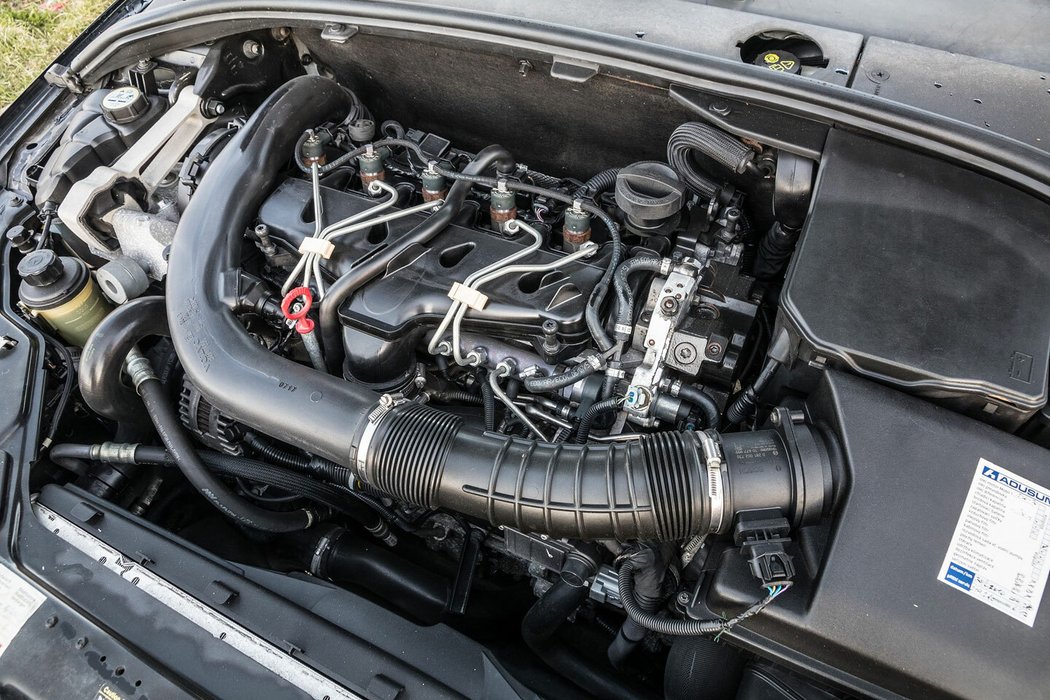 Původní verze dieselového pětiválce žia v XC70 přibližně dva roky. Bez ohledu na výkonovou verzi má vždy klapky v sání.