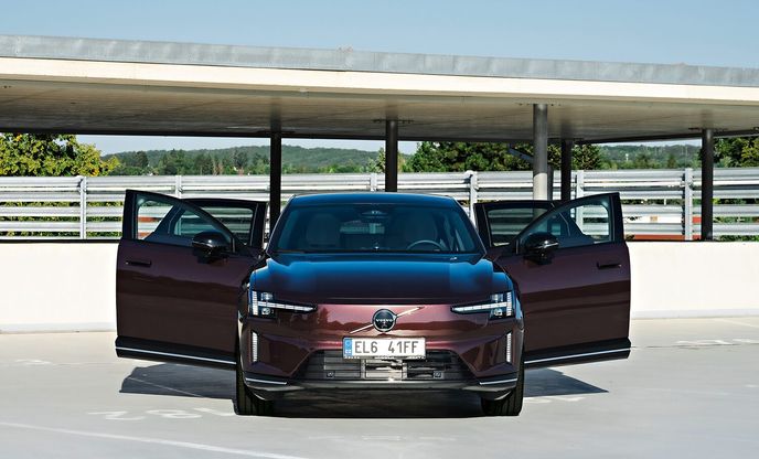Volvo ES90 nabízí neobvyklé pojetí luxusu, v němž hrají hlavní roli prostor, pohodlí a ticho. Volvo ES90 nabízí neobvyklé pojetí luxusu, v němž hrají hlavní roli prostor, pohodlí a ticho.