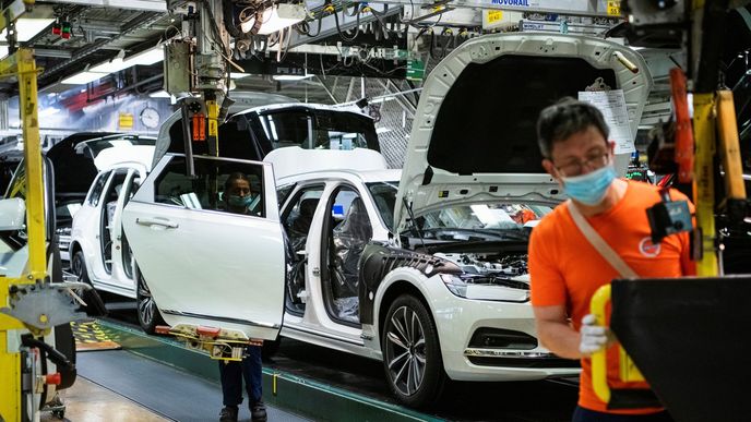 Výroba vozů Volvo ve švédské továrně v Gothenburgu. Výroba vozů Volvo ve švédské továrně v Gothenburgu.
