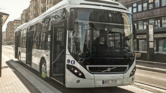 Volvo spustí výrobu hybridních autobusů v Indii