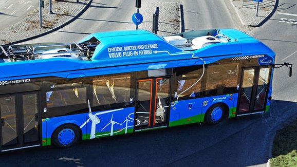 Plug-in hybrid Volvo Buses snižuje spotřebu paliva o 81 %