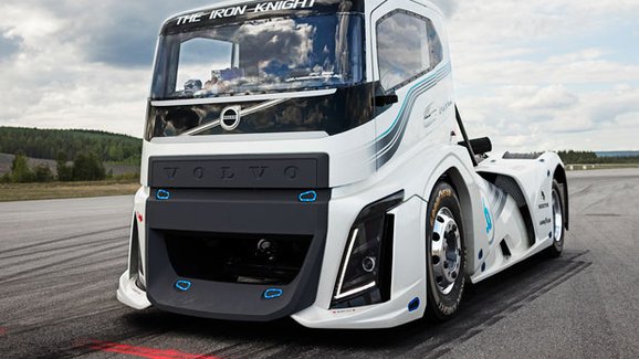 Volvo Trucks: The Iron Knight pokořil dva rychlostní rekordy (+videa)