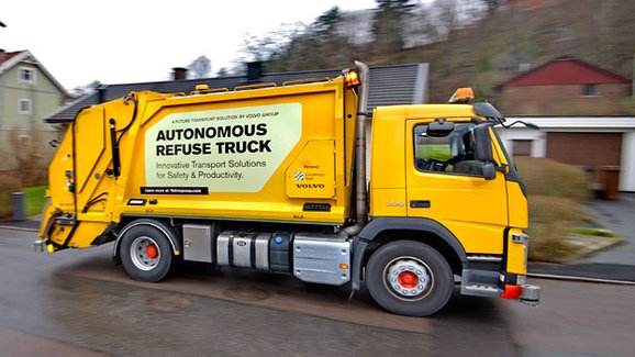 Volvo Trucks a Renova testují autonomní vozidlo pro svoz odpadu 
