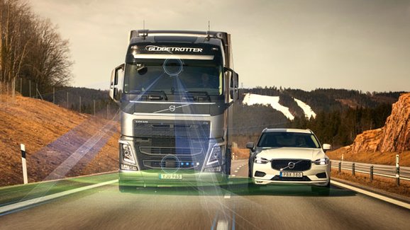 Volvo Trucks představuje nové podpůrné systémy řízení pro zvýšení bezpečnosti 