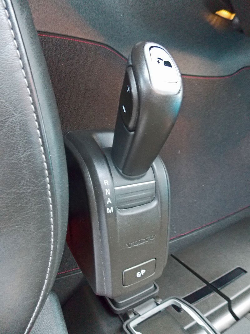 I k Dual clutch může být k dipozici klasický joystick