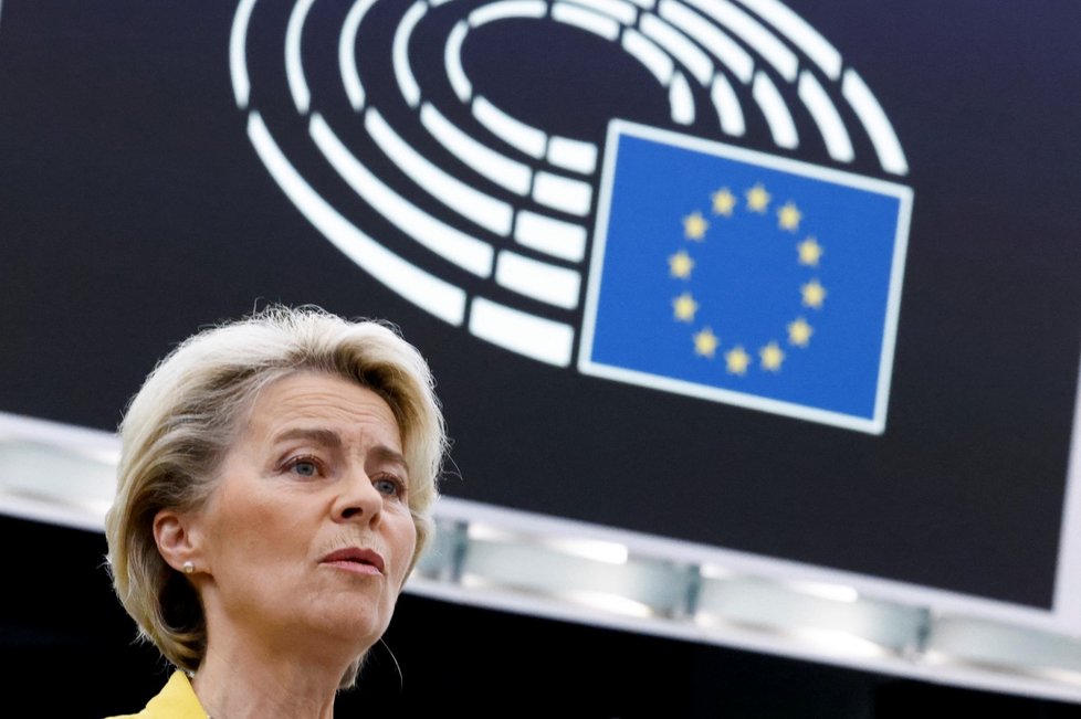 Ursula von der Leyenová v europarlamentu.