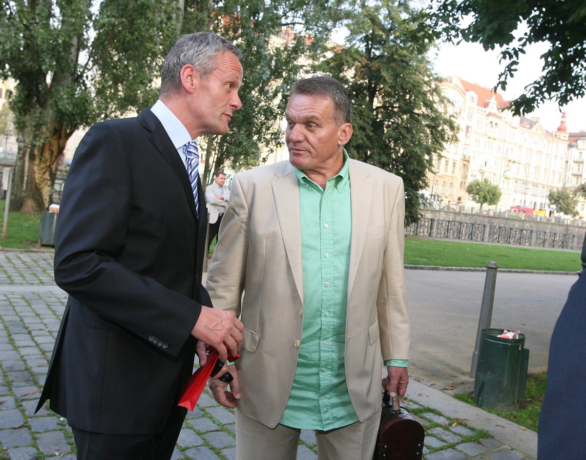 Expředseda lidovců Cyril Svoboda (vlevo)s primátorem Bohuslavem Svobodou.