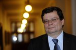 Ministr obrany Alexandr Vondra prý věděl o nevýhodných zakázkách během českého předsednictví EU