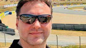 Na MotoGP 2026 vyrazili za tropických teplot do Brna i politici: Radek Vondráček (ANO).