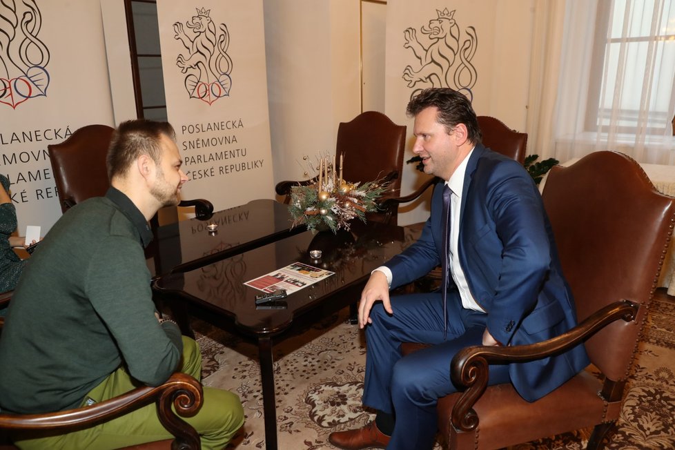 Předseda Poslanecké sněmovny Radek Vondráček vozí na zahraniční návštěvy parlamentní víno.