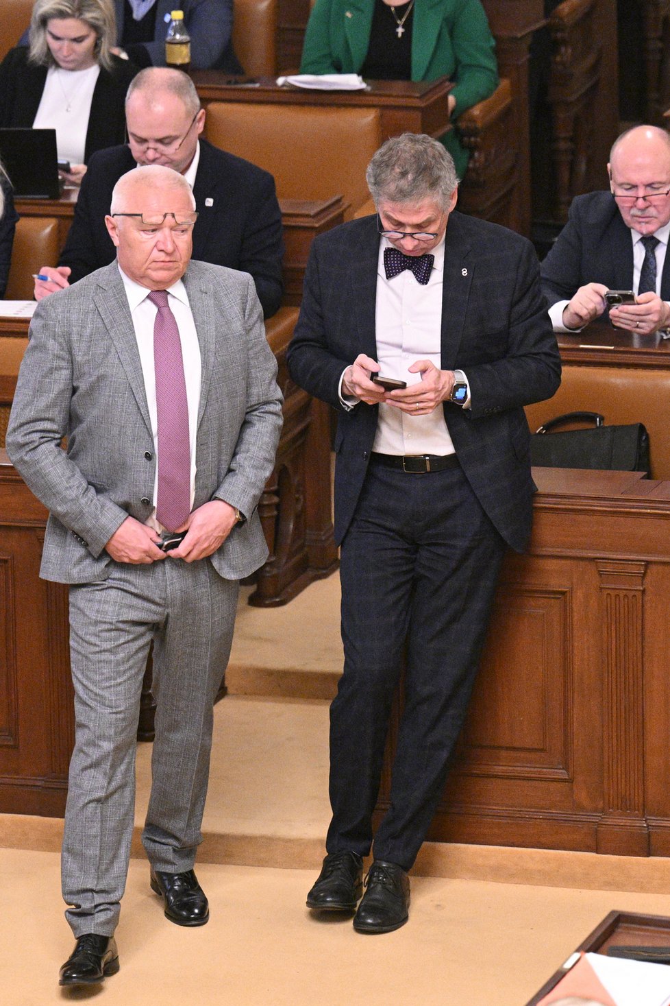 Řádná schůze Sněmovny (21. 2. 2023). Na snímku zleva Jaroslav Faltýnek (ANO) a Ivo Vondrák.