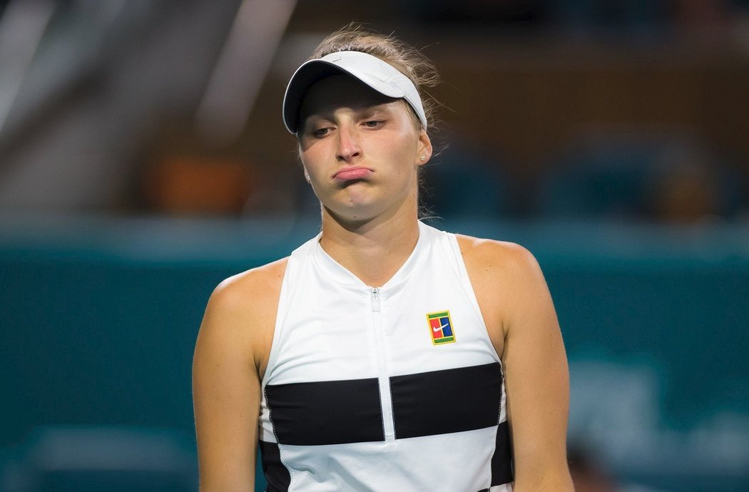 Markéta Vondroušová v utkání proti Karolíně Plíškové na turnaji v Miami