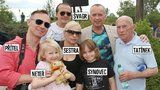 Karel Voříšek s přítelem a rodinou v zoo: Moderátor poprvé ukázal svého tatínka!