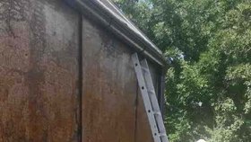 Majitel domu na Přeloučsku se chtěl zbavit vos: Místo toho omylem způsobil požár