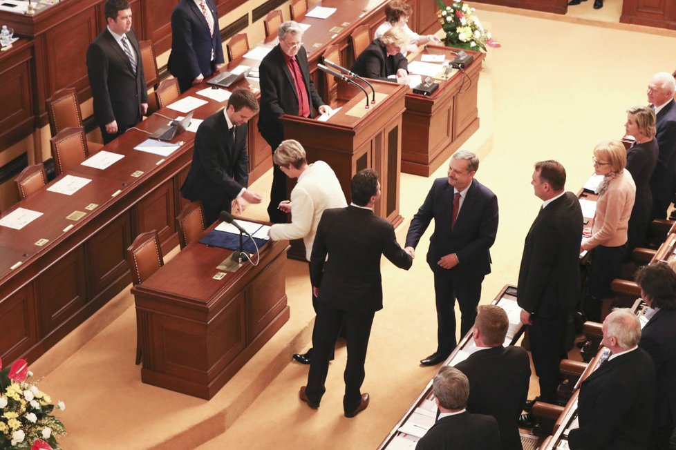 Poslanci Iva Kalátová (ANO) a Václav Votava (ČSSD) se ujímají poslaneckého mandátu. Ve Sněmovně nahradili Dana Ťoka (ANO) a Milana Chovance (ČSSD), kteří na svůj mandát rezignovali. (16. 9. 2019)