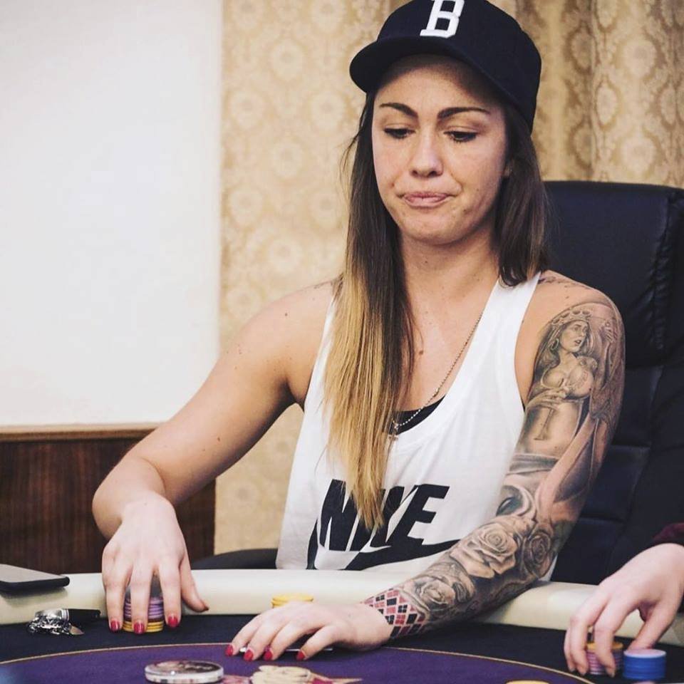 Barbora Mlejnková je profesionální pokerovou hráčkou