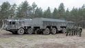 Vozidla nesoucí systém Iskander na říjnovém armádním cvičení