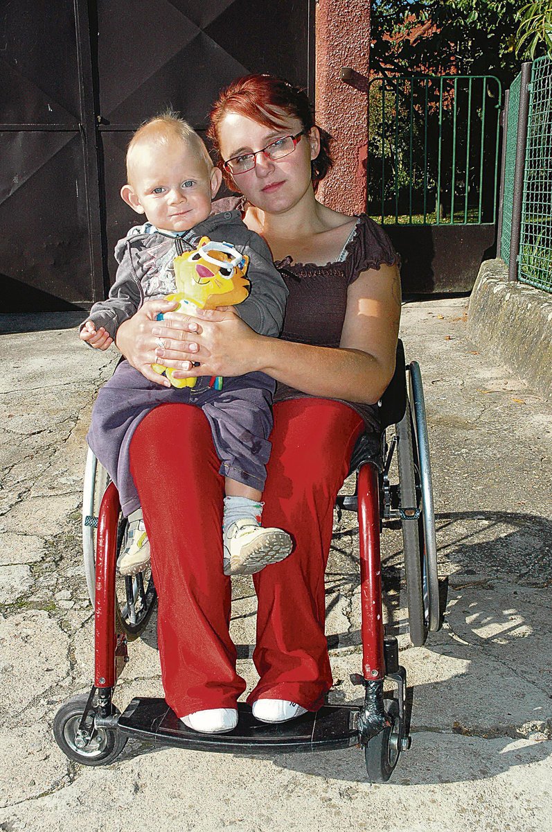 Díky novému vozíku se Petra může starat o svého syna
