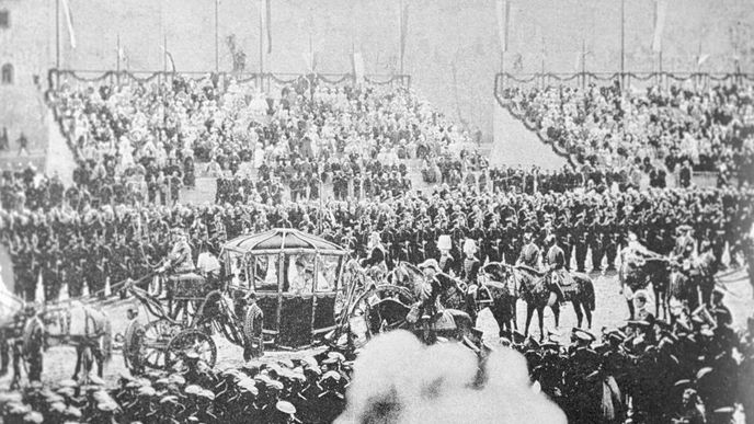 V 19. století éra automobilů teprve startuje. Poslední ruský car Mikuláš II. (civilním jménem Nikolaj Romanov) využil při své inauguraci – 9. května 1896 – pozlacené kočáry vyrobené kolem roku 1850 u Frebeliuse.