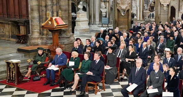 Vzpomínková mše na Prince Philipa ve Westminsterském opatství.