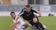 Na snímke vpravo Zbyňek Pospěch (Artmedia) v súboji s Dysonom Falzom (Valetta) počas zápasu 1. predkola Ligy Majstrov medzi Valletta FC - FC Atrmedia Petržalka.