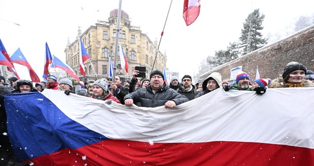 Organizátora protivládních demonstrací Vrabela zatkla policie za šíření poplašné zprávy