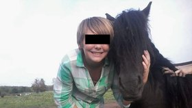 Eliška byla veselá dívka, která milovala koně.