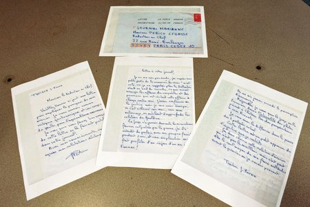 Dopisy, které vrah posílá své přítelkyni, jsou podepsány jako Jean z lesů.