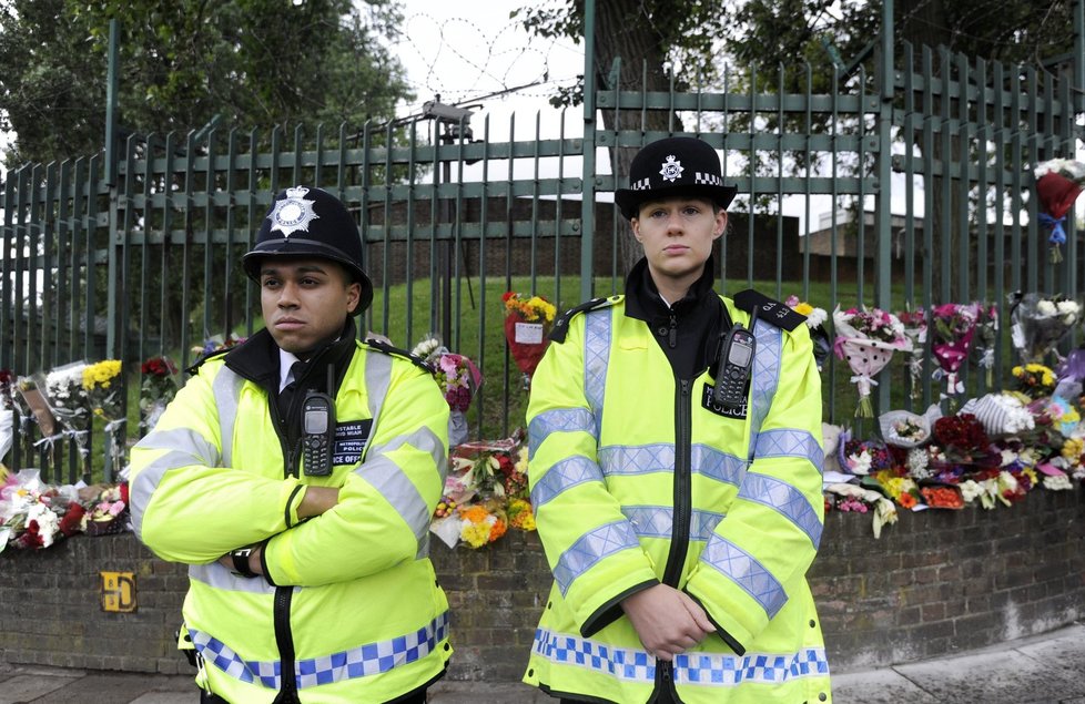 Kvůli případným nepokojům místo střeží londýnští policisté