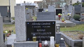 Silvie je pochovaná na hřbitově v Žebráku. Na hrobě stále hoří svíčky.