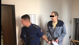 Obžalovaný Rostislav K. si dnes vyslechl rozsudek soudu v případu vraždy jeho manželky a tchyně.