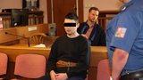 Ubodal taxikáře (†30) na Černém Mostě. Ivan P. (25) u soudu šokoval: Rodiče mě chtěli zabít!