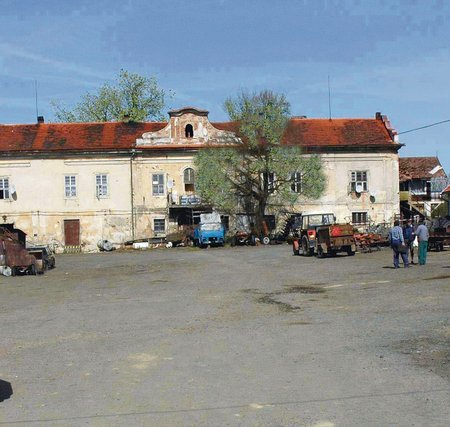 Tři roky po jedné z nejhrůznějších vražd zůstává v Měčíně na Klatovsku téměř vše při starém