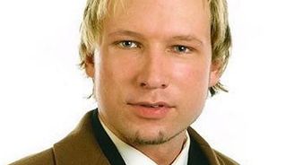 Norský vrah může i za výbuchy v centru Osla. Zbraně na masakr chtěl nakoupit i v Praze Norský vrah může i za výbuchy v centru Osla. Zbraně na masakr chtěl nakoupit i v Praze