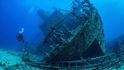 Lahůdkou pro potápěče je vrak lodi Giannis D u egyptského pobřeží, která ztroskotala v roce 1983 nárazem na útes, když přepravovala náklad dřeva z chorvatského přístavu Rijeka.